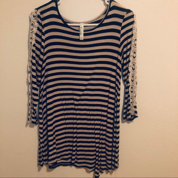 Emerald Tops - Emerald Black White Stripe Lace 3/4 Tunic M EUC